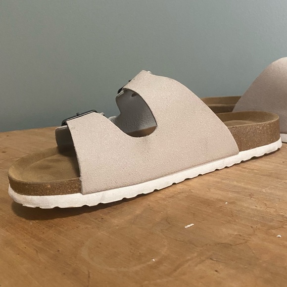 Cushionaire Beige Sandals 9.5 - Picture 4 of 8